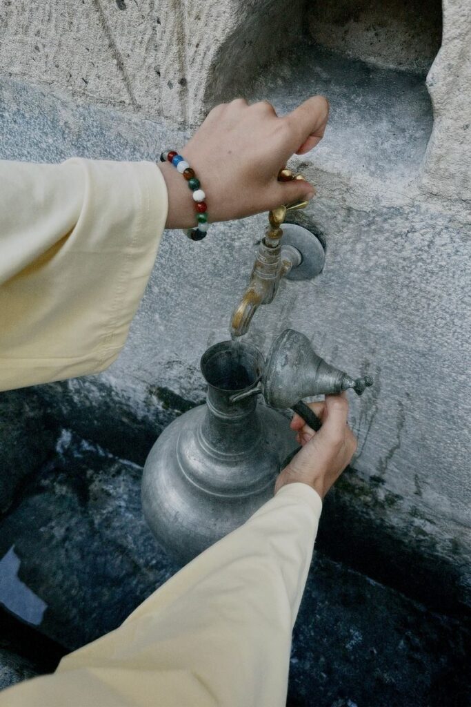 حاوية ماء زمزم المبرّد في المسجد الحرام