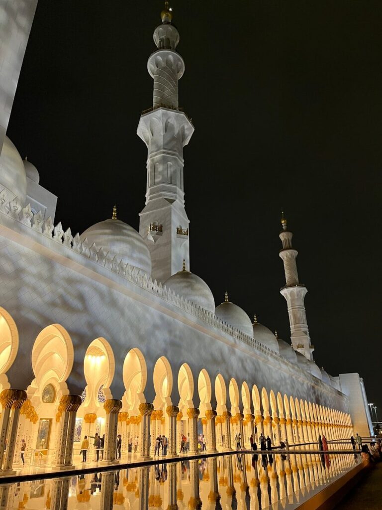 باب الملك عبدالعزيز رقم 1 في المسجد الحرام